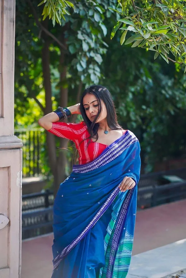 Blue_Tute_Handwoven_Bengal_Cotton_Saree_For_Women_|_Premium_Quality_Lightweight_Sarees_For_All_Ocassion