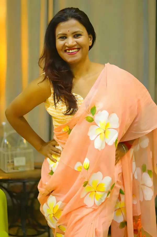 Peach_Hand_Painted_Mul_Cotton_Saree_Without_Blouse_Piece_For_Women_|_Premium_Quality_Lightweight_Sarees_For_All_Ocassion
