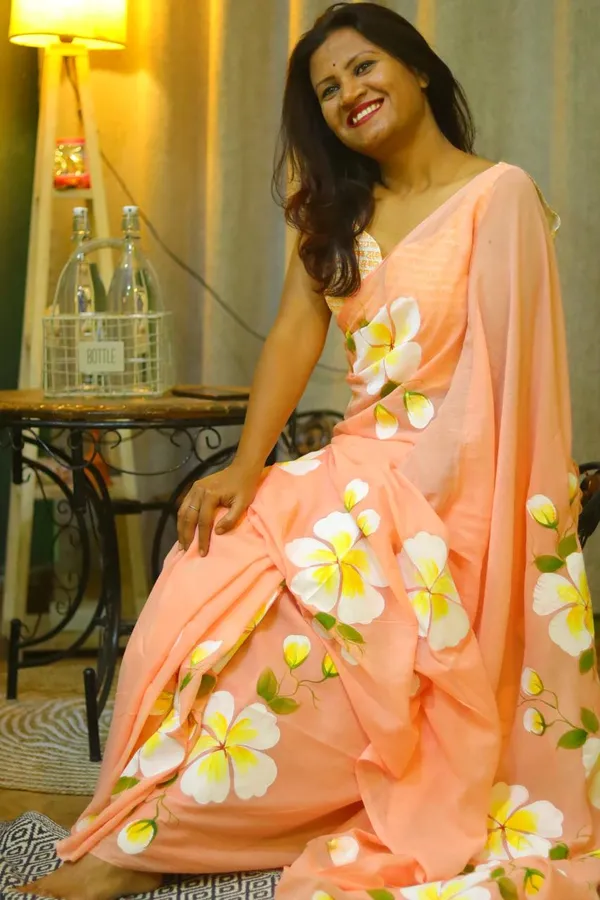 Peach_Hand_Painted_Mul_Cotton_Saree_Without_Blouse_Piece_For_Women_|_Premium_Quality_Lightweight_Sarees_For_All_Ocassion