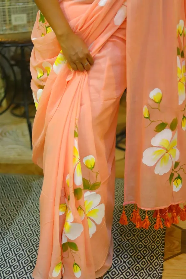 Peach_Hand_Painted_Mul_Cotton_Saree_Without_Blouse_Piece_For_Women_|_Premium_Quality_Lightweight_Sarees_For_All_Ocassion
