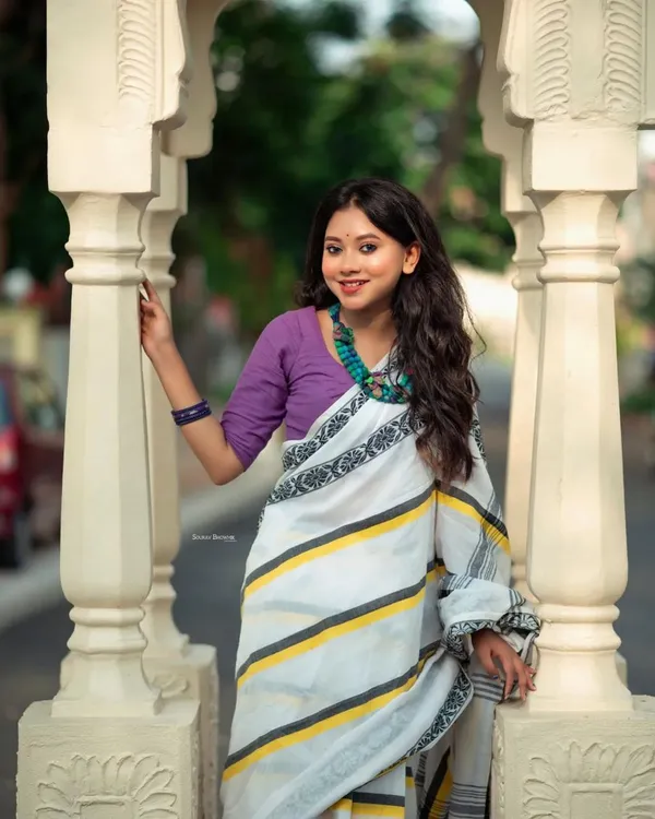 White_Handwoven_Bengal_Cotton_Saree_For_Women_|_Premium_Quality_Lightweight_Sarees_For_All_Ocassion
