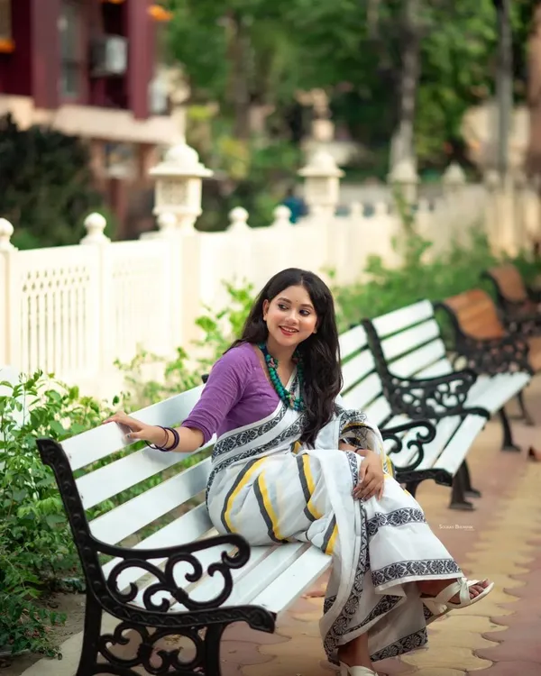 White_Handwoven_Bengal_Cotton_Saree_For_Women_|_Premium_Quality_Lightweight_Sarees_For_All_Ocassion