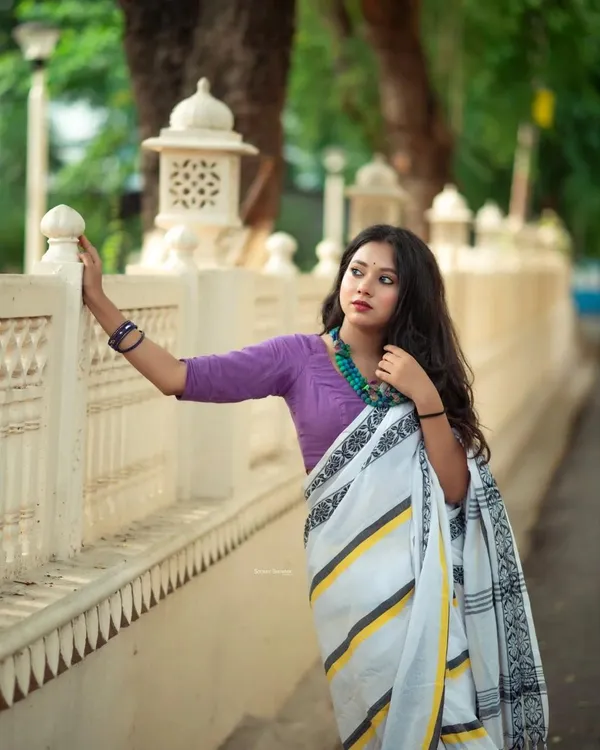 White_Handwoven_Bengal_Cotton_Saree_For_Women_|_Premium_Quality_Lightweight_Sarees_For_All_Ocassion