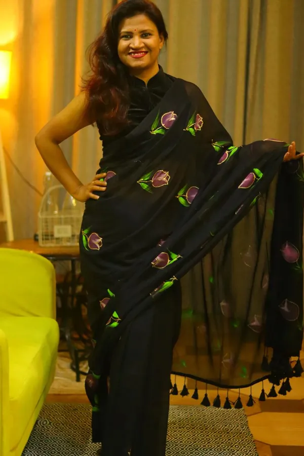 Black_Hand_Painted_Mul_Cotton_Saree_Without_Blouse_Piece_For_Women_|_Premium_Quality_Lightweight_Sarees_For_All_Ocassion