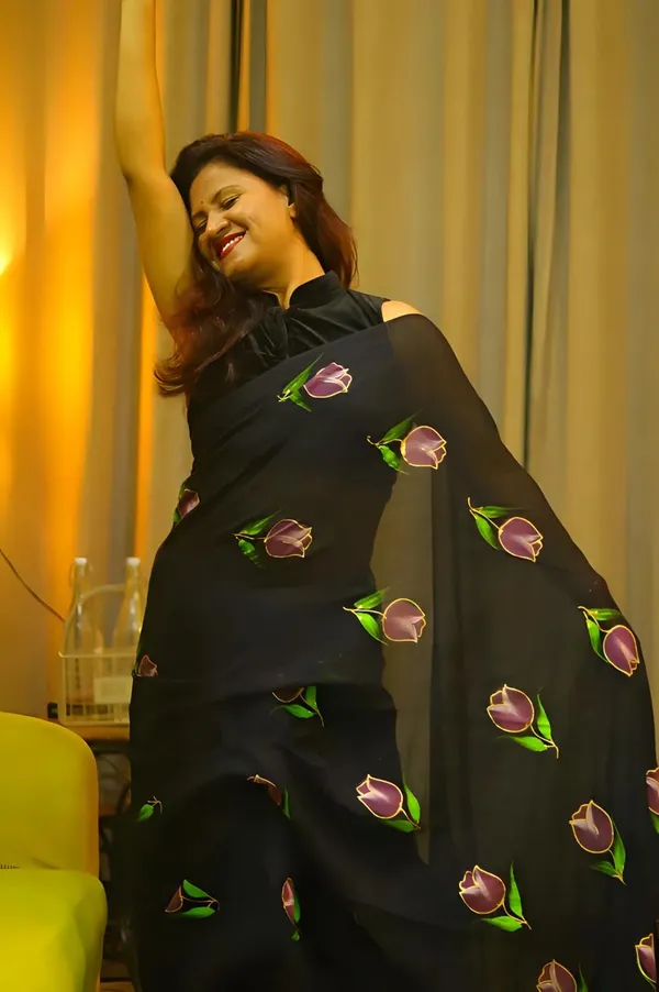 Black_Hand_Painted_Mul_Cotton_Saree_Without_Blouse_Piece_For_Women_|_Premium_Quality_Lightweight_Sarees_For_All_Ocassion