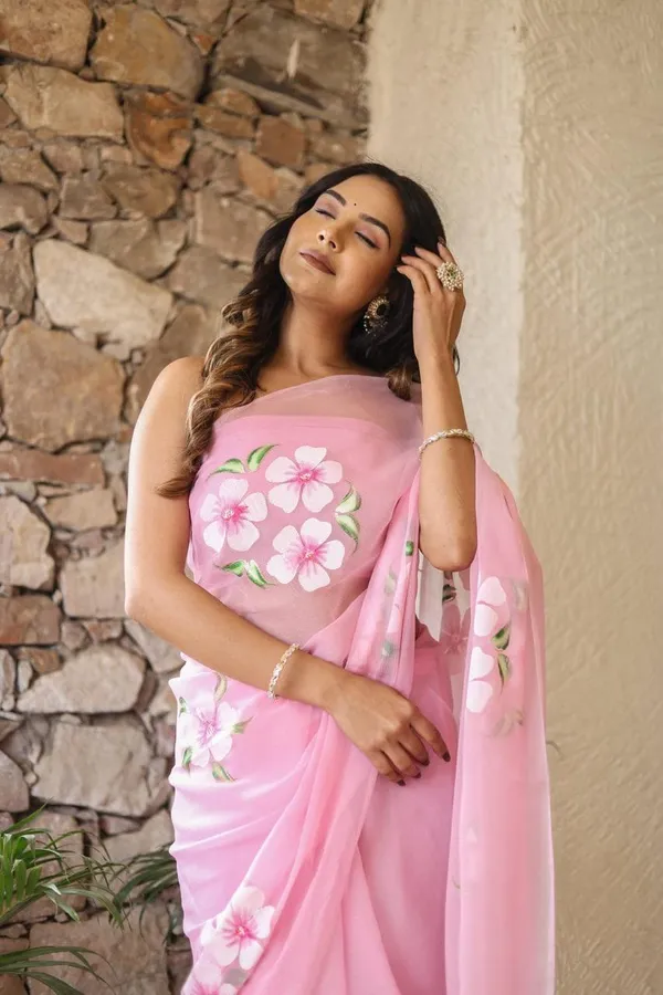 Pink_Hand_Painted_Mul_Cotton_Saree_Without_Blouse_Piece_For_Women_|_Premium_Quality_Lightweight_Sarees_For_All_Ocassion