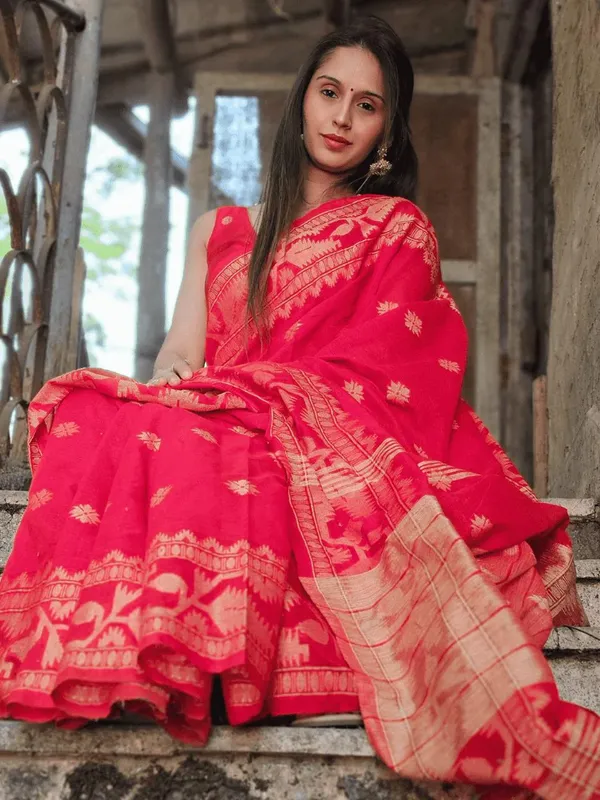 Red_Handwoven_Bengal_Cotton_Saree_For_Women_|_Premium_Quality_Lightweight_Sarees_For_All_Ocassion