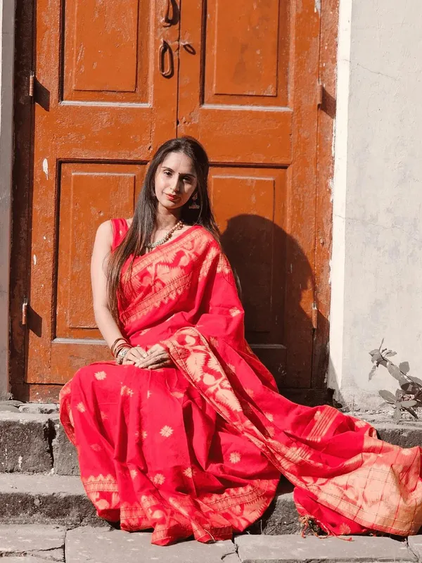 Red_Handwoven_Bengal_Cotton_Saree_For_Women_|_Premium_Quality_Lightweight_Sarees_For_All_Ocassion