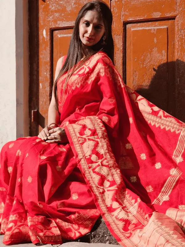 Red_Handwoven_Bengal_Cotton_Saree_For_Women_|_Premium_Quality_Lightweight_Sarees_For_All_Ocassion