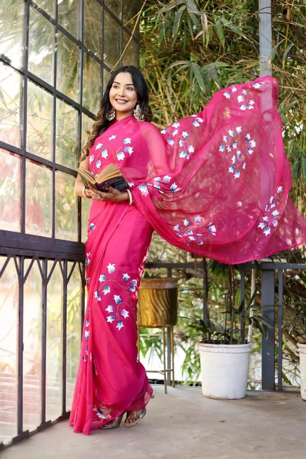 Rani_Hand_Painted_Mul_Cotton_Saree_Without_Blouse_Piece_For_Women_|_Premium_Quality_Lightweight_Sarees_For_All_Ocassion