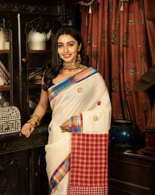 White_Pure_Cotton_Gamcha_Design_Saree_For_Women_|_Premium_Quality_Lightweight_Sarees_For_All_Ocassion