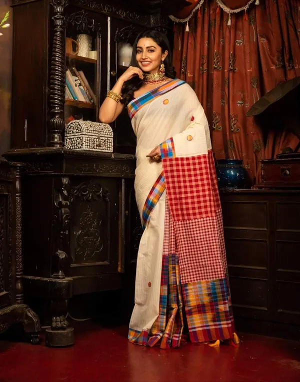 White_Pure_Cotton_Gamcha_Design_Saree_For_Women_|_Premium_Quality_Lightweight_Sarees_For_All_Ocassion