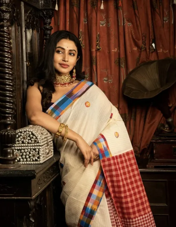 White_Pure_Cotton_Gamcha_Design_Saree_For_Women_|_Premium_Quality_Lightweight_Sarees_For_All_Ocassion