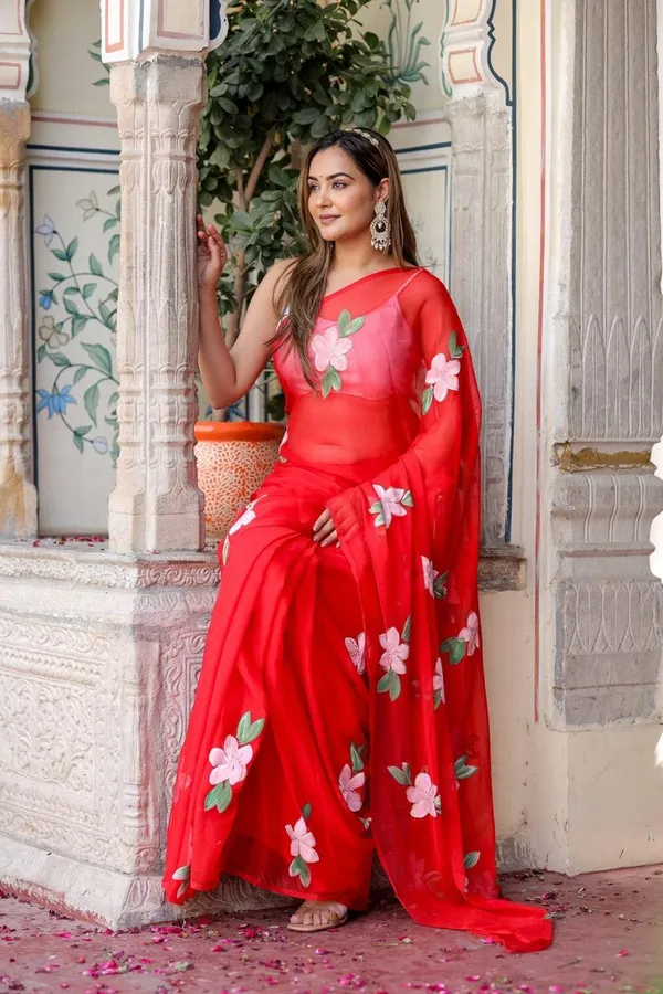 Red_Hand_Painted_Mul_Cotton_Saree_Without_Blouse_Piece_For_Women_|_Premium_Quality_Lightweight_Sarees_For_All_Ocassion