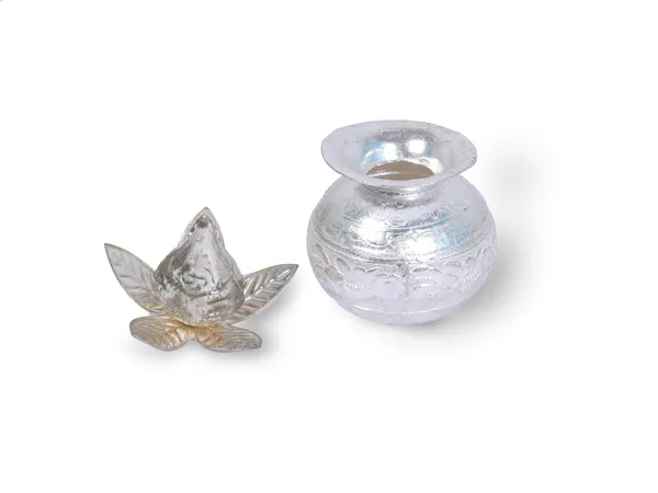 Silver_Plated_Metal_Premium_&_Elegant_Mangal_Nariyal_Kalash_For_Adults_(45_Gms)