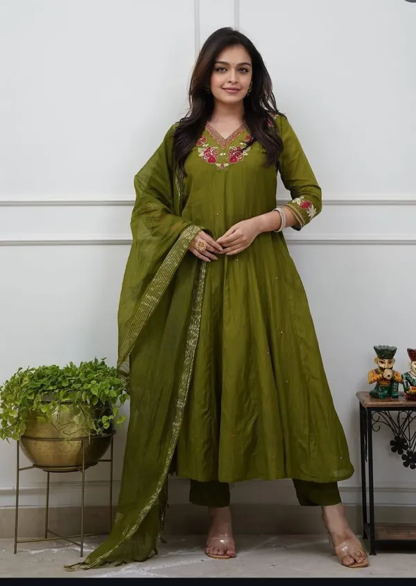 Chanderi_Anarkali_Green_tana_bana