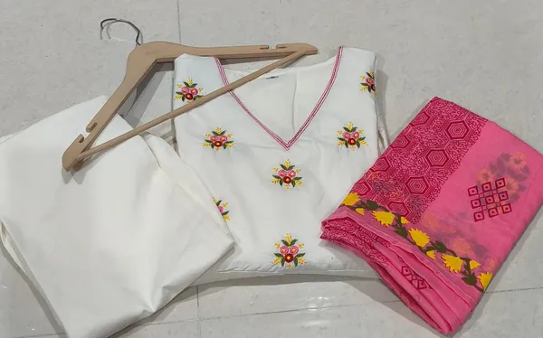 Cotton_v_neck_white_ponm