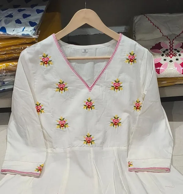 Cotton_v_neck_white_ponm