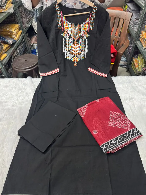 Handloom_embroidery_work_LK