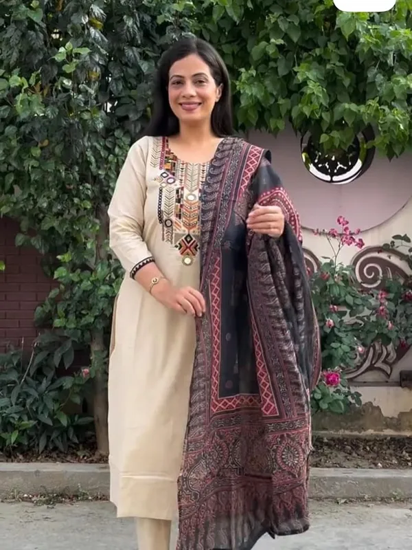 Khadi_cotton_white_Handloom_embroidery_work_LK