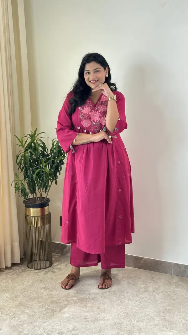 Kurti_pant_embroidery_work_Maya