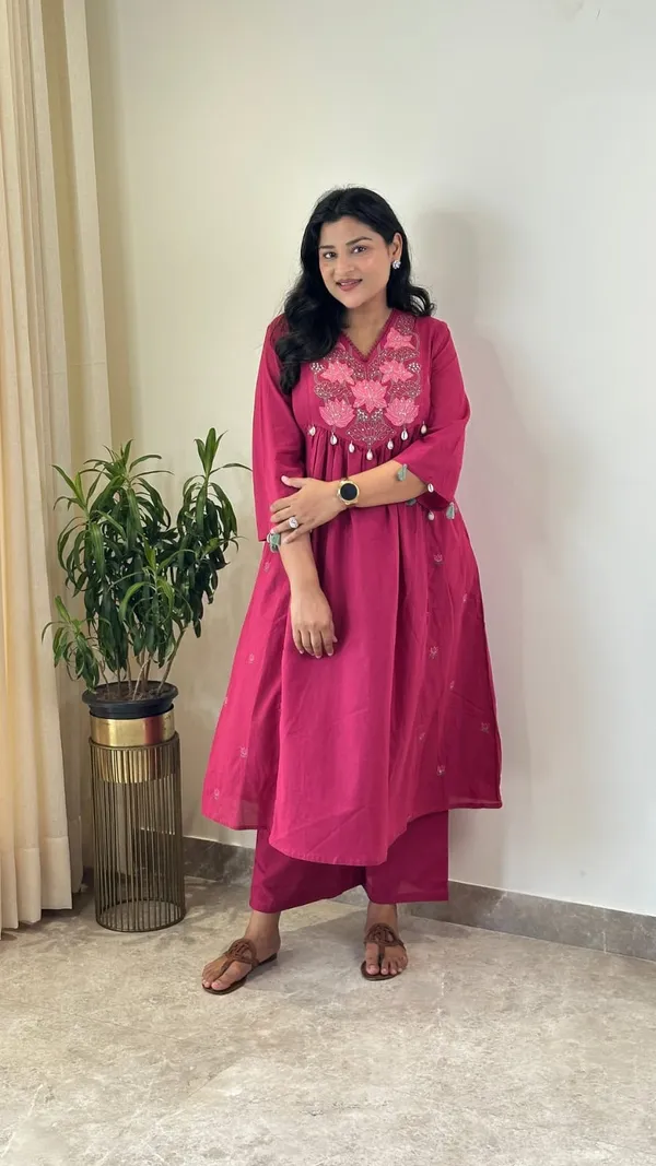 Kurti_pant_embroidery_work_Maya