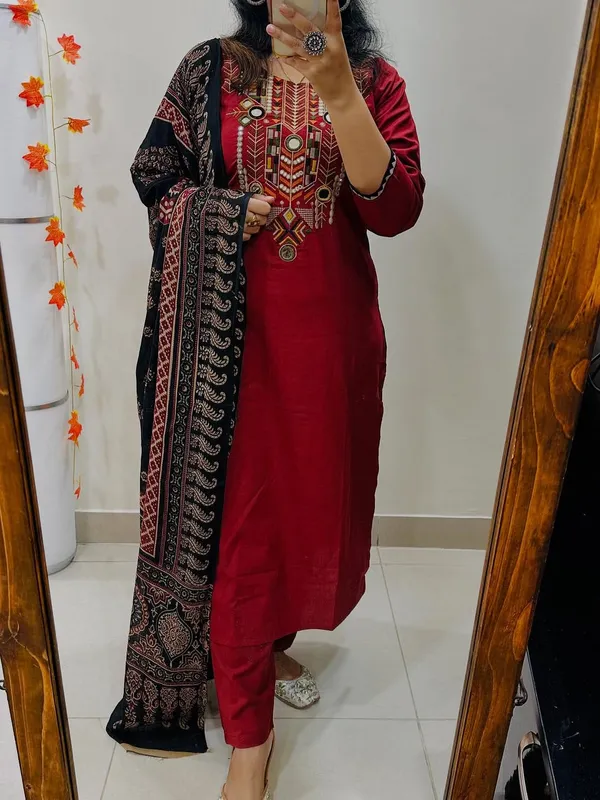 Kurti_pant_with_dupatta_embroidered_LK