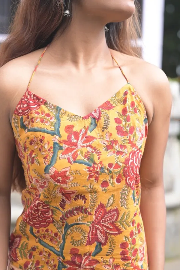 Poo/Its_Backless_Vintage_Top