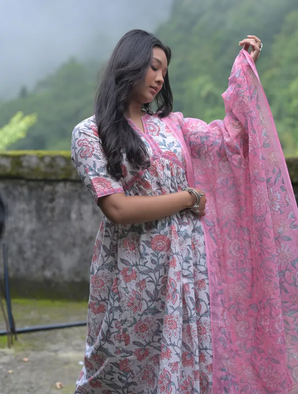Roza_White_Jaal_Block_Printed_Suit_Set