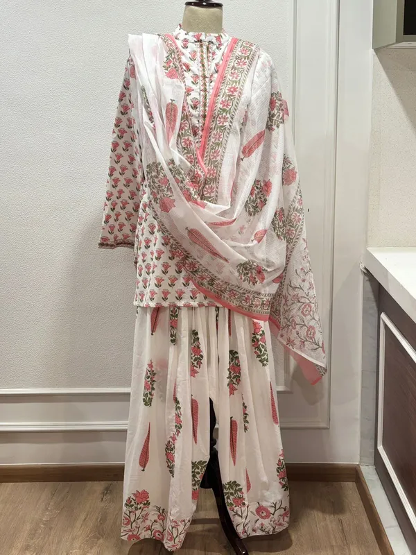 Kashmiri_mughal_butta_farshi_set