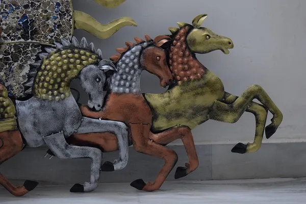 Large_Metal_Seven_Running_Horses_With_Sunrise_Wall_Hanging_Decor_For_Home,_Living_Room_(48_x_28_Inch)