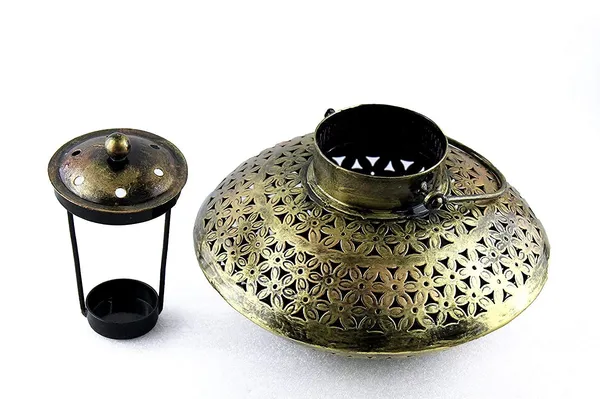 Antique_Vintage_Cast_Iron_Degchi_Style_Tea_Light_Candle_Holder_For_Home_Decor