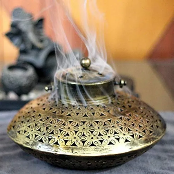 Antique_Vintage_Cast_Iron_Degchi_Style_Tea_Light_Candle_Holder_For_Home_Decor