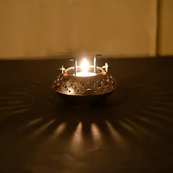 Craftam_Iron_Degchi_Style_Dhoop_And_Tealight_Candle_Holder_Incense_Burner_Holder_With_Tea_Light_Candle
