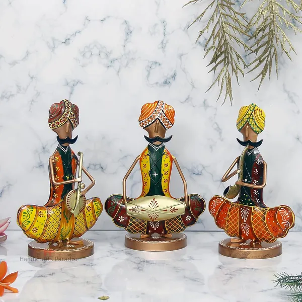 IRON_PAINTED_SITTING_MEN