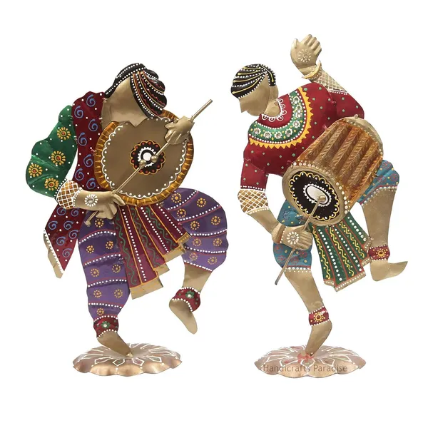 IRON_PAINTED_DANCING_MEN