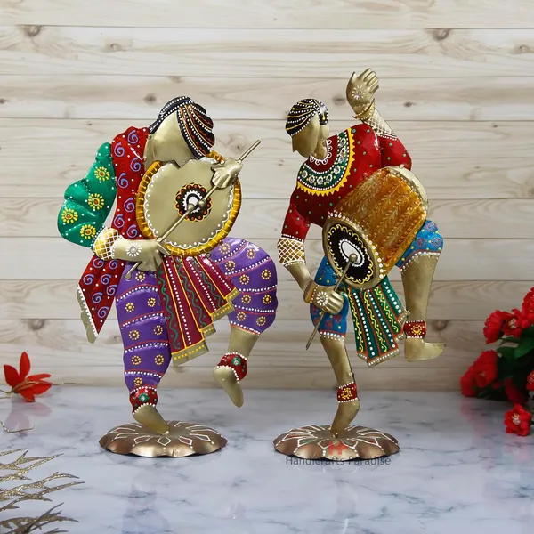 IRON_PAINTED_DANCING_MEN