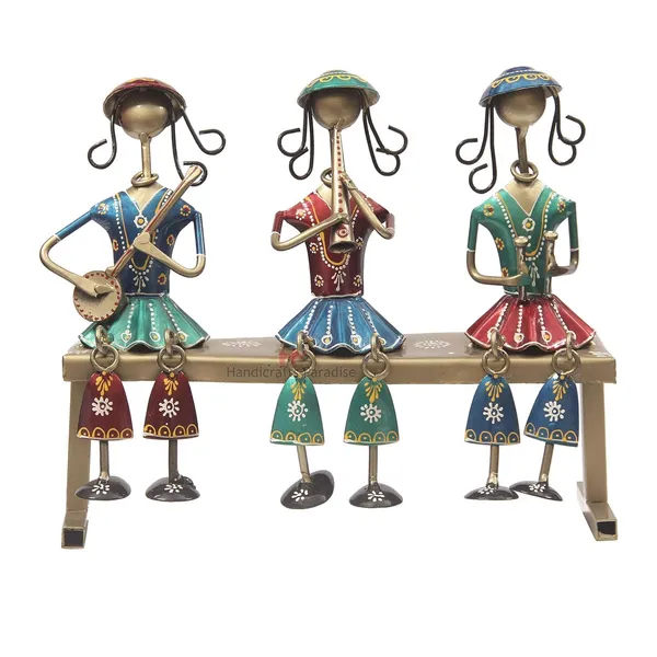 IRON_PAINTED_3_LADY_W_TABLE