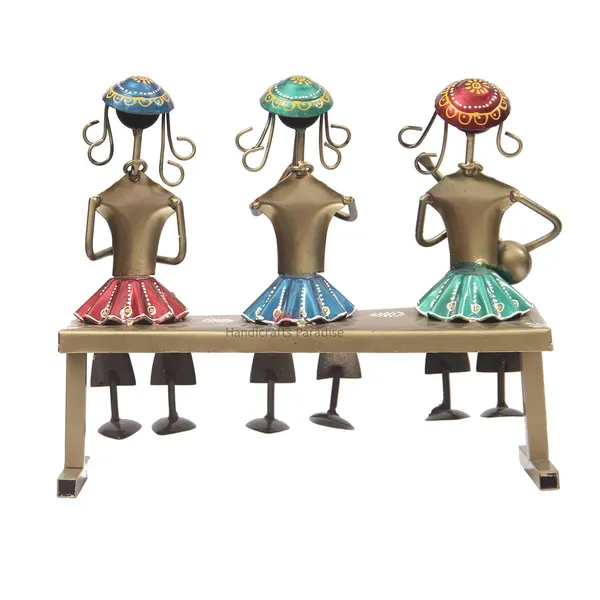 IRON_PAINTED_3_LADY_W_TABLE
