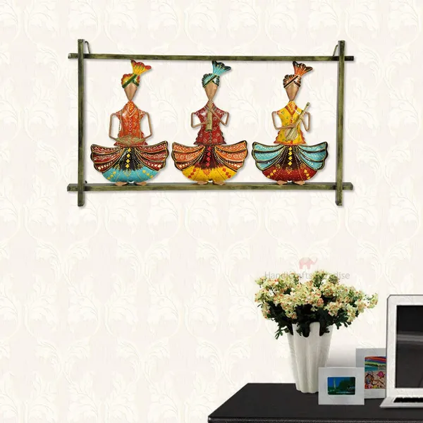IRON_PAINTED_WALL_MUSICAL_3_SITTING_MAN_FRAME