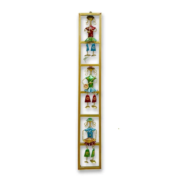 IRON_PAINTED_WALL_3_LADY_HANGING_LEG_FRAME