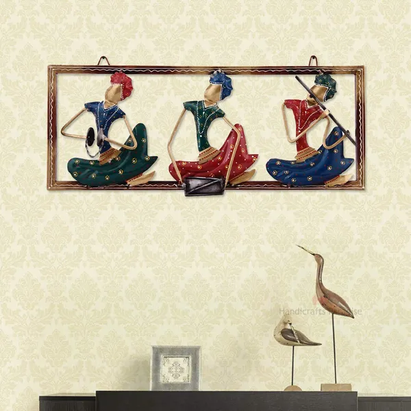 IRON_PAINTED_WALL_MUSICAL_3_SITTING_MAN_FRAME