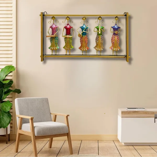 IRON_PAINTED_WALL_MUSICAL_5_LADY_FRAME_SMALL