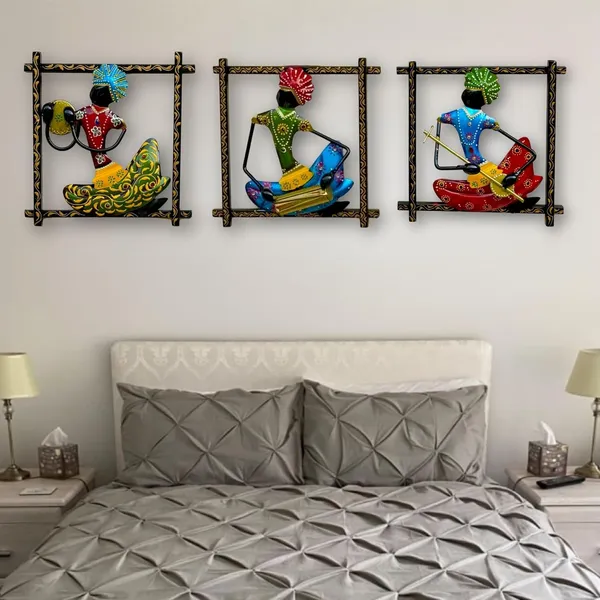 IRON_PAINTED_WALL_SITTING_MUSICAL_F