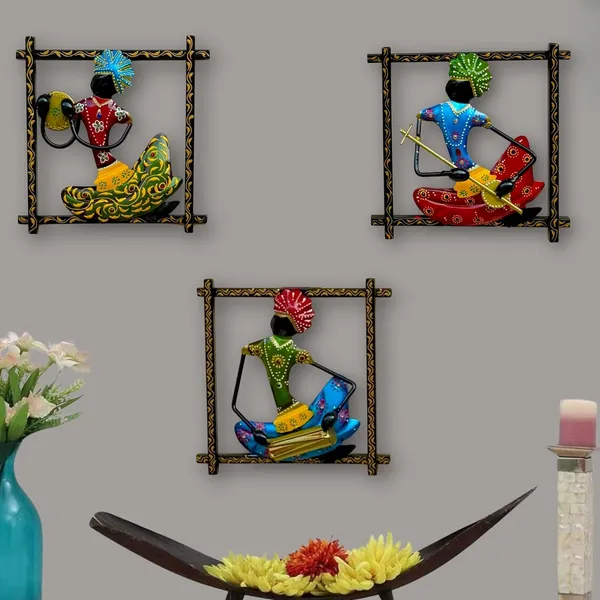 IRON_PAINTED_WALL_SITTING_MUSICAL_F