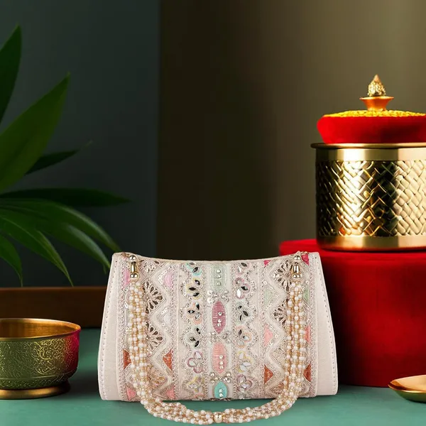 Cream_Velvet_Silk__Embroidery__Wedding_Party_Handheld_Potli_For_Women