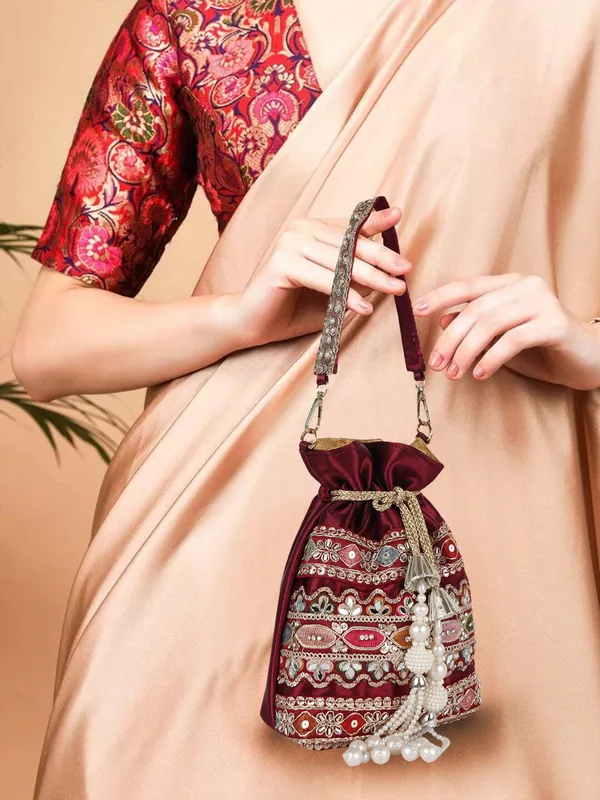 Maroon_Velvet_SilkEmbroidery_Ethnic_Wedding_Party_Handheld_Potli_For_Women