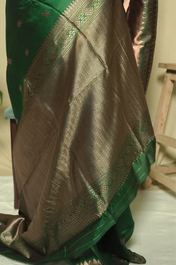 Emerald_Green_Litchi_Silk_Jacquard_Work_Saree_With_Unstitched_Blouse_Piece_|_For_Women