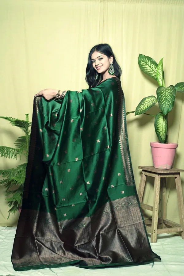 Emerald_Green_Litchi_Silk_Jacquard_Work_Saree_With_Unstitched_Blouse_Piece_|_For_Women