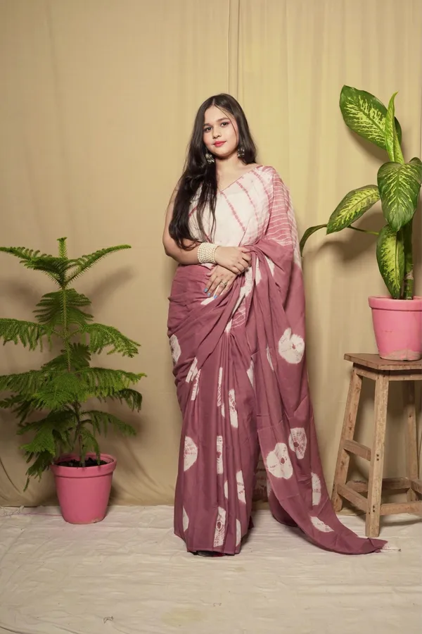 Coral_And_White_Mulmul_Cotton_Printed_Saree_With_Unstitched_Blouse_Piece_|_For_Women
